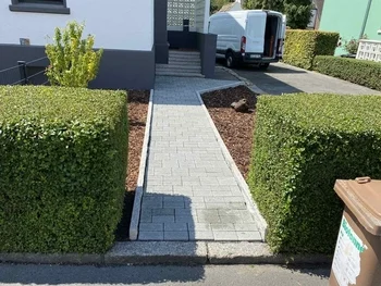 Schneiden und Pflegen von Hecken und Rasen Dienstleistung Dienstleistungen